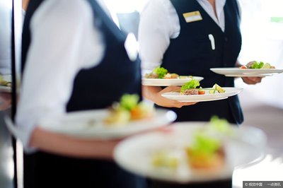 解开餐饮业困局 为何服务员抱怨频发且积极性低迷？